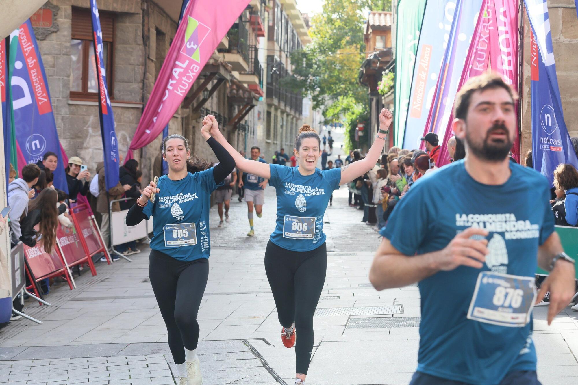 En imágenes: Miles de personas participan en La Conquista de la Almendra