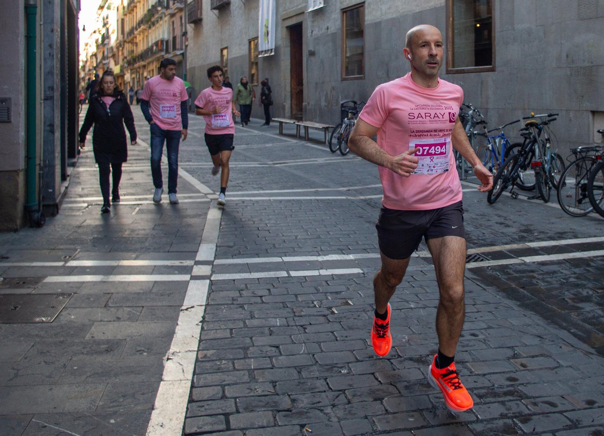 Fotos de la Carrera contra el Cáncer de Mama de Saray en Pamplona 2025