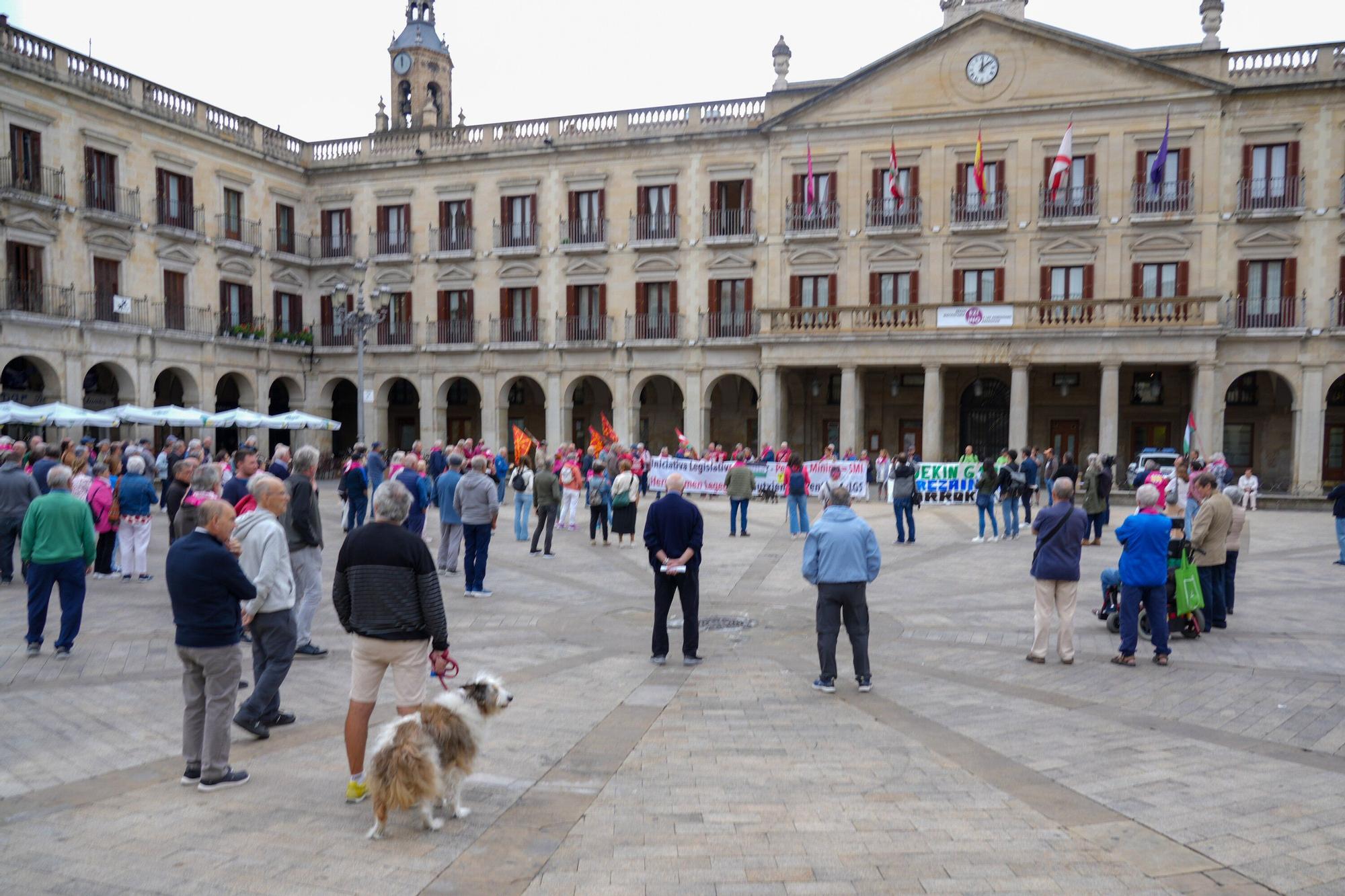 En imágenes: Los pensionistas retoman sus concentraciones en Vitoria