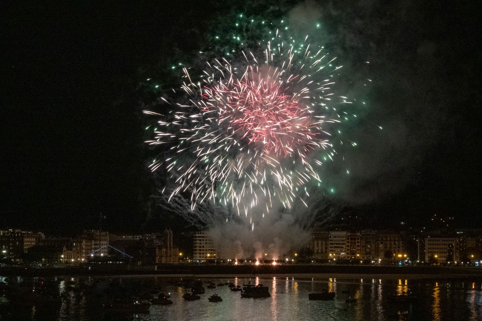 Las mejores imágenes de la Pirotecnia Lieto Fireworks en Donostia