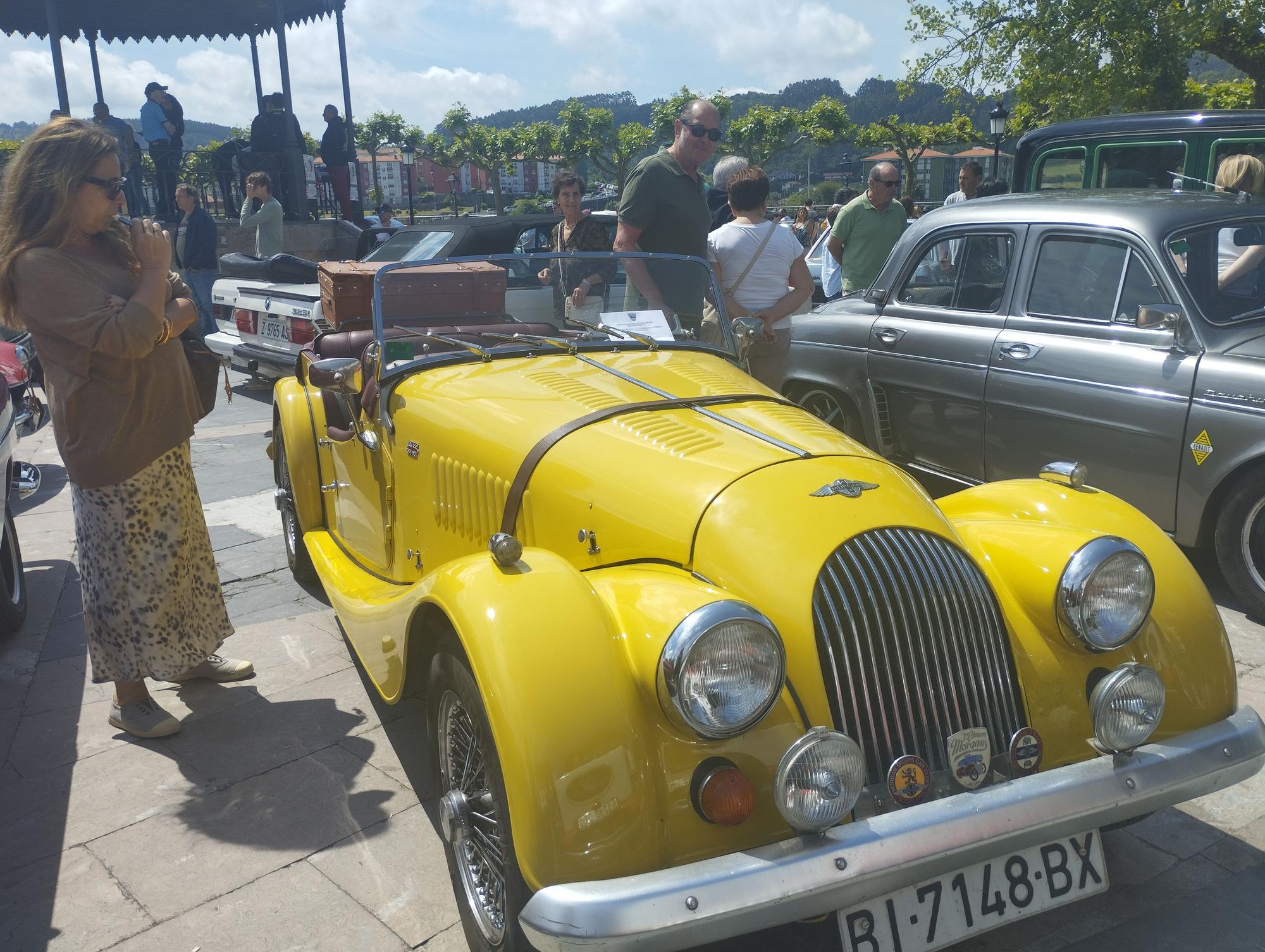 Uno de los llamativos coches expuestos.