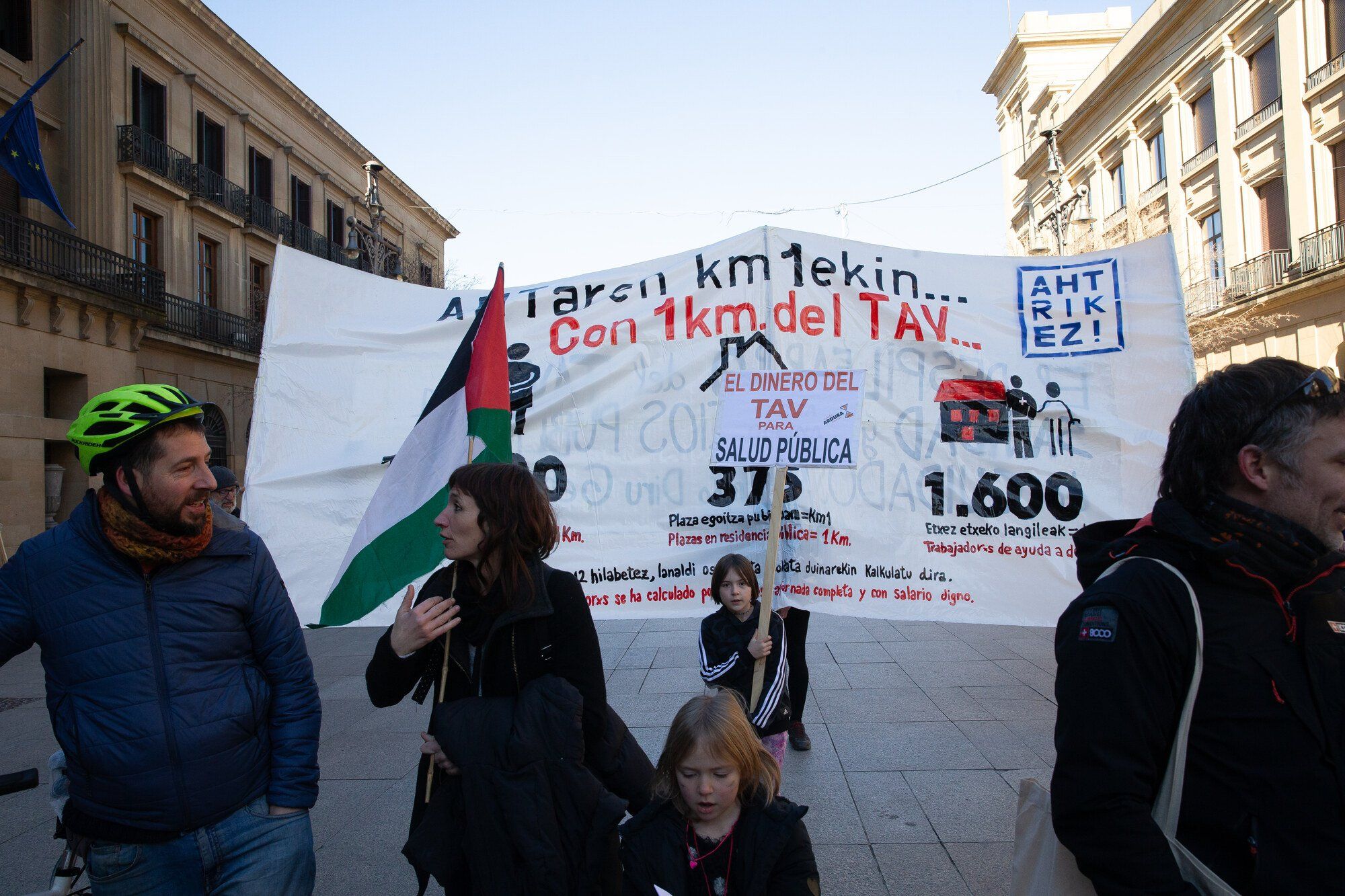 Manifestación en Pamplona contra el TAV y por un tren social