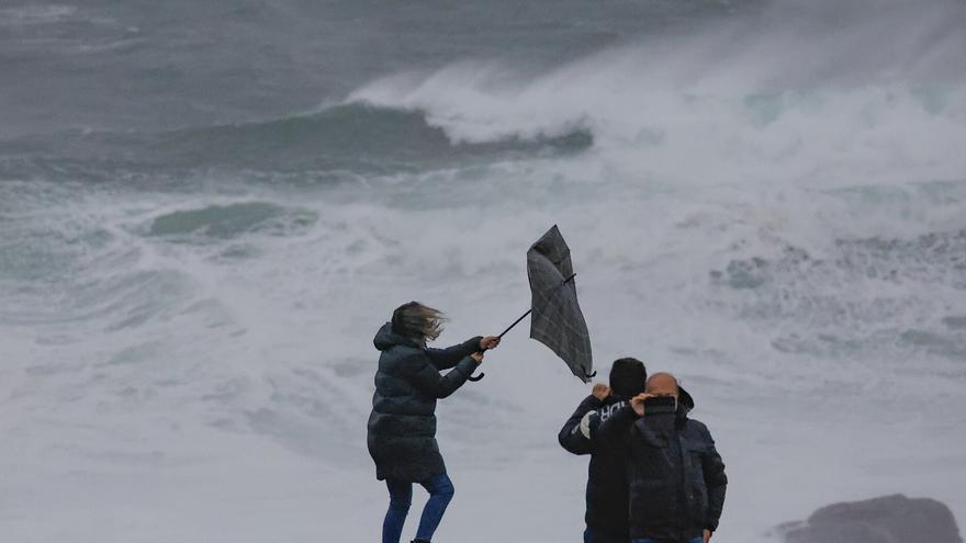 La AEMET emite una alerta roja en la costa vizcaina este domingo: "Es muy peligroso"
