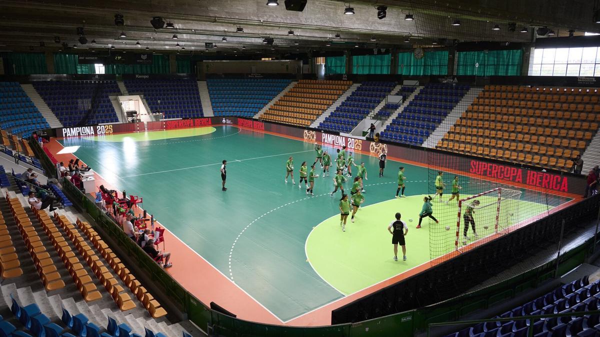 El pabellón Anaitasuna lucirá una pista verde para la ocasión, lo que obligará al Beti Onak a jugar con una equipación secundaria.