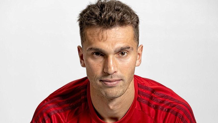 Osasuna presenta la camiseta que lucirá en la Supercopa