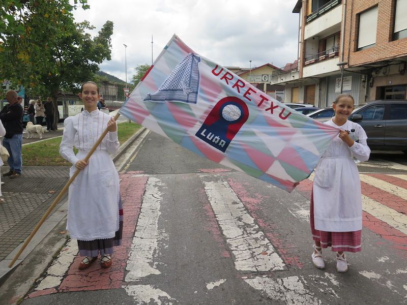 El desfile de la Euskal Jaia de Urretxu, en imágenes