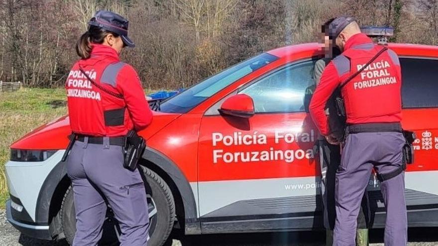 Un policía foral fuera de servicio le salva la vida a un niño de 10 años que se había atragantado en Fontellas