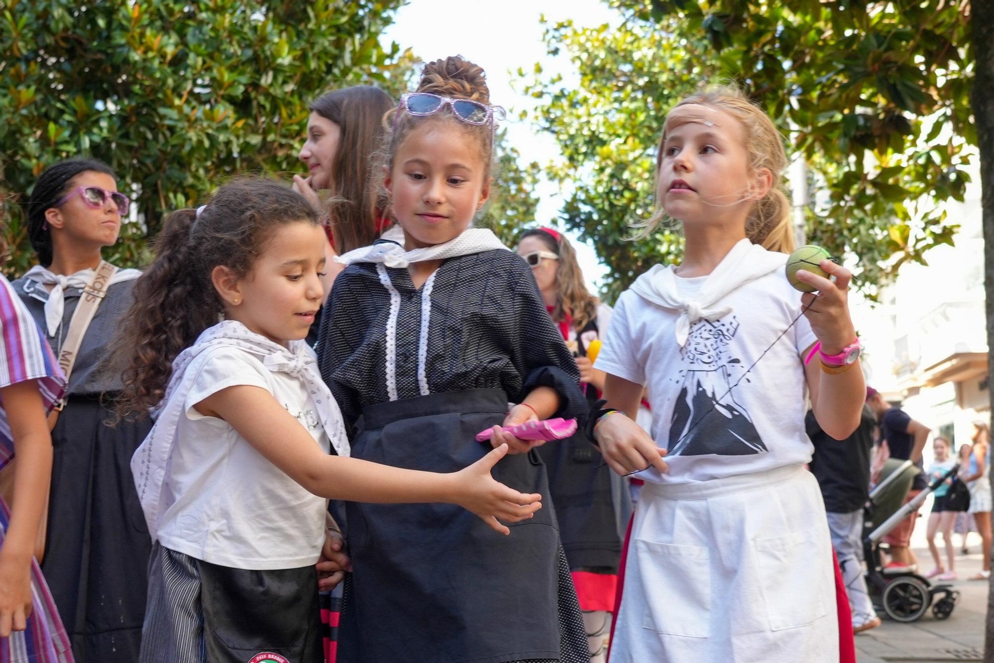 En imágenes: Celedón Txiki y Edurne lideran el paseíllo a pesar del calor