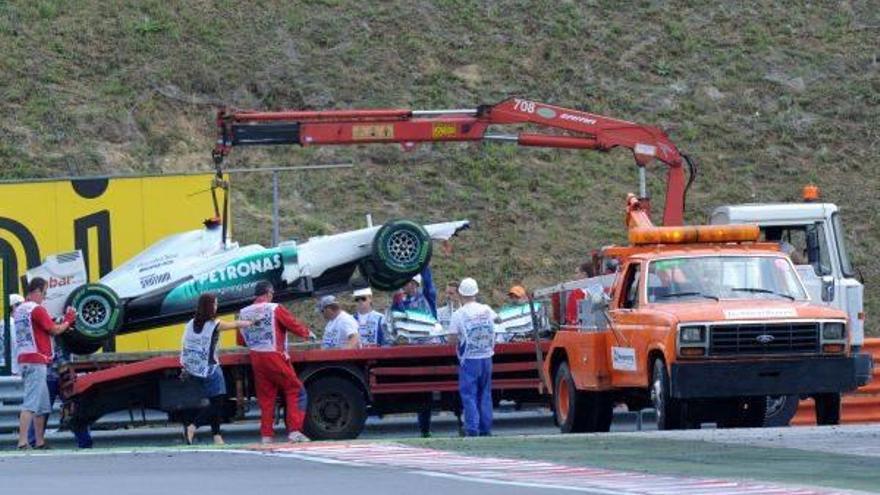 Schumacher: &quot;Es un accidente que pasa cuando llueve en condiciones de seco&quot;