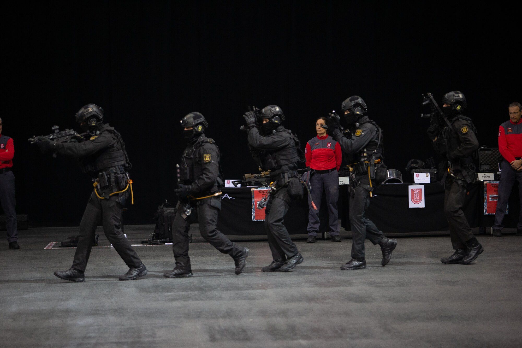 Exhibición de la Policía Foral en el Navarra Arena