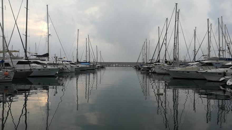 Una explosión en un barco deja ocho heridos en el puerto deportivo de Fuengirola