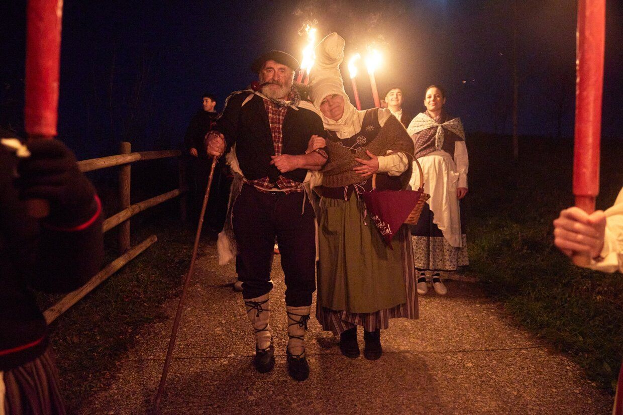 Burlada recibe a Olentzero y Mari Domingi