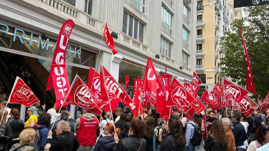 Trabajadores de Inditex y otras firmas de moda convocados este sábado a la huelga de comercio