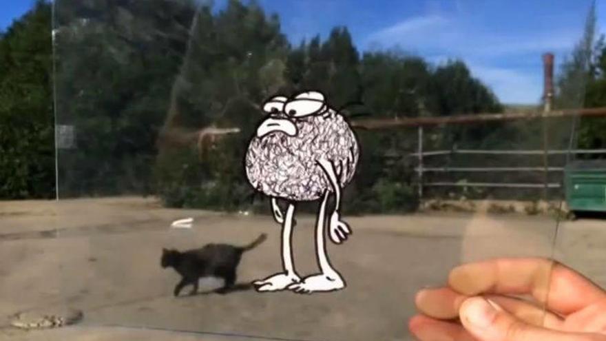 Un artista anima mágicamente su vida cotidiana usando láminas transparentes