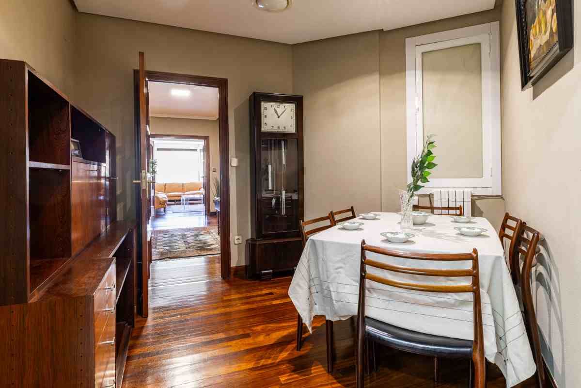 Amplio piso en venta a un paso de la playa de la Zurriol