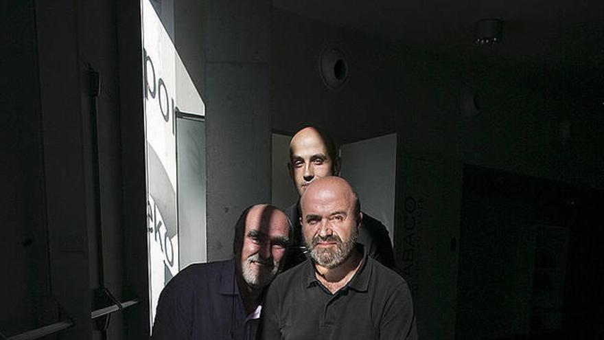 Javier Lus, Pedro Álvarez, Carlos Cenoz &#039;Dino&#039;, Javier Manzanos y Aitor Etxeberría, con el cartel.