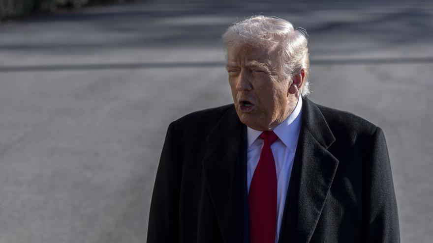 Trump pierde los papeles tras ser llamado “protector de pedófilos” por un trabajador de Ford: "Que te jodan"