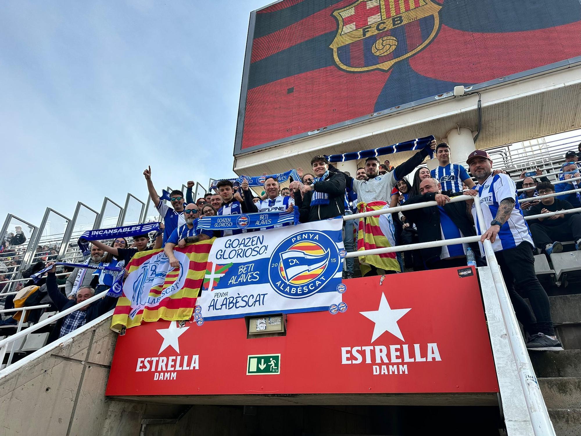 Penya Alabèscat, 10 años animando al Alavés en la distancia