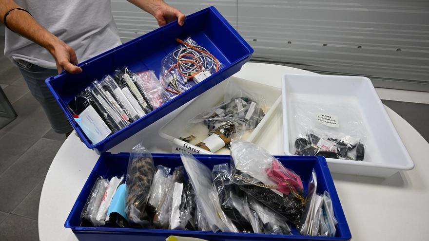Una caja llena de Rolex, el objeto más caro encontrado en Aste Nagusia