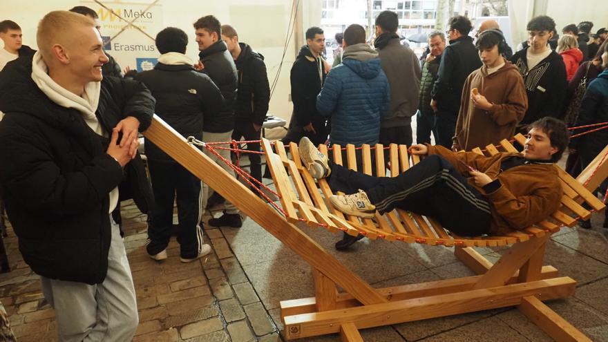 La Formación Profesional reina en las calles de Eibar en la feria Ikasenpresa