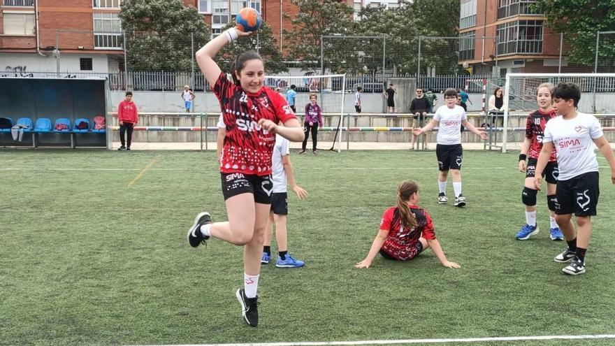Vitoria-Gasteiz celebra este sábado el día del balonmano hierba