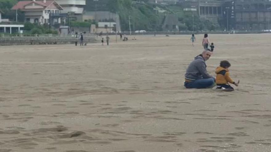 Los menores disfrutan del aire libre