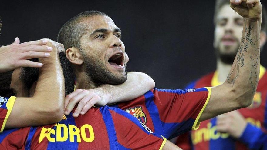 Alves renueva el contrato con el Barça hasta el año 2015