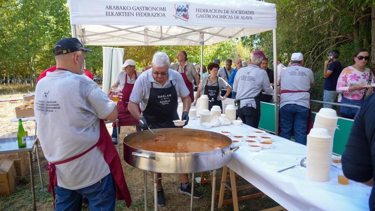 Alubiada en la romería.
