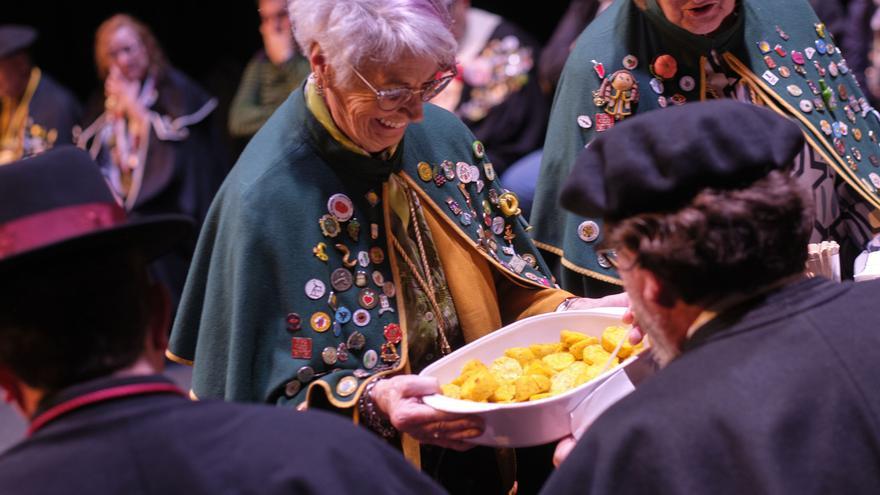 La Cofradía del Relleno de Navarra celebra su manjar y busca relevo generacional