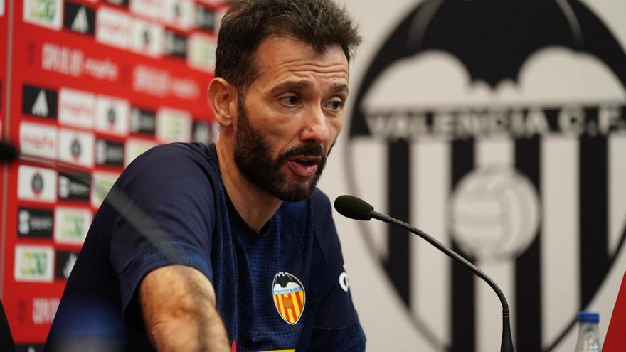 Corberán, entrenador del Valencia: “Agirrezabala ha dejado sensaciones muy positivas”