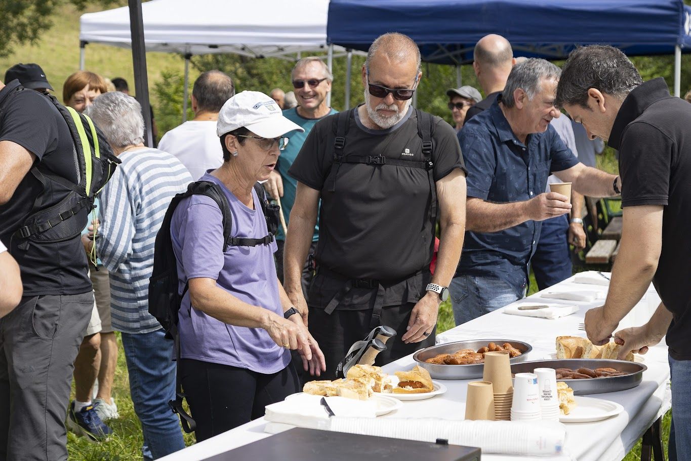 Sol y buen ambiente en la romería de Santumotz de Elgoibar