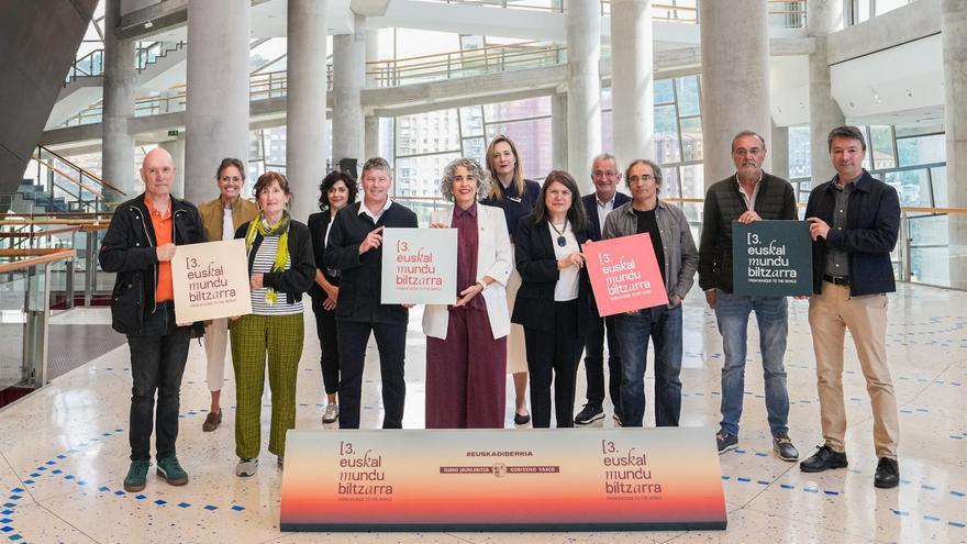Euskararen eta hizkuntza gutxituen etorkizunari buruz hausnartuko dute 2027ko urrian III. Euskal Mundu Biltzarrean