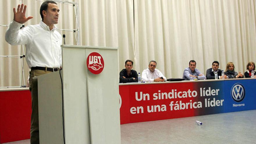 Manías habla durante la asamblea de la sección sindical de UGT en VW, en noviembre.
