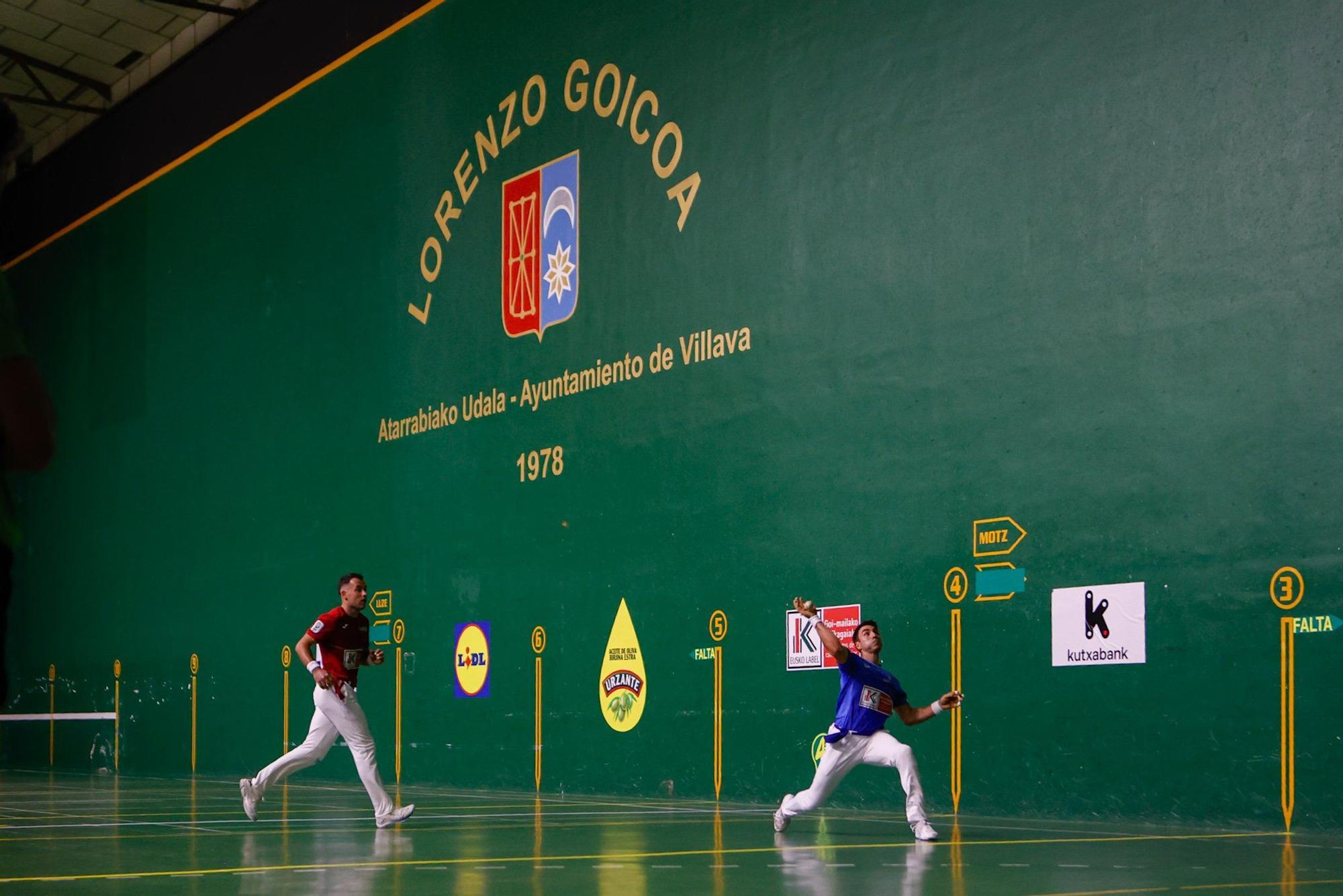 Erik Jaka vence a Peio Etxeberria en Atarrabia en los cuartos de final del Cuatro y Medio.