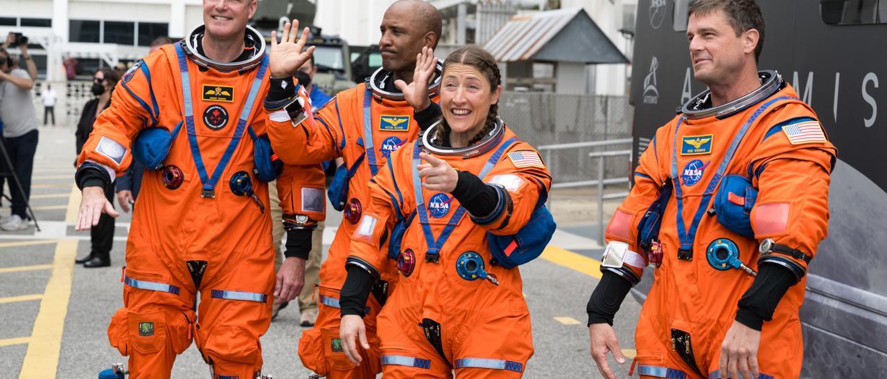 Astronautas aseguran haber visto la cara oculta de la Luna en una entrevista