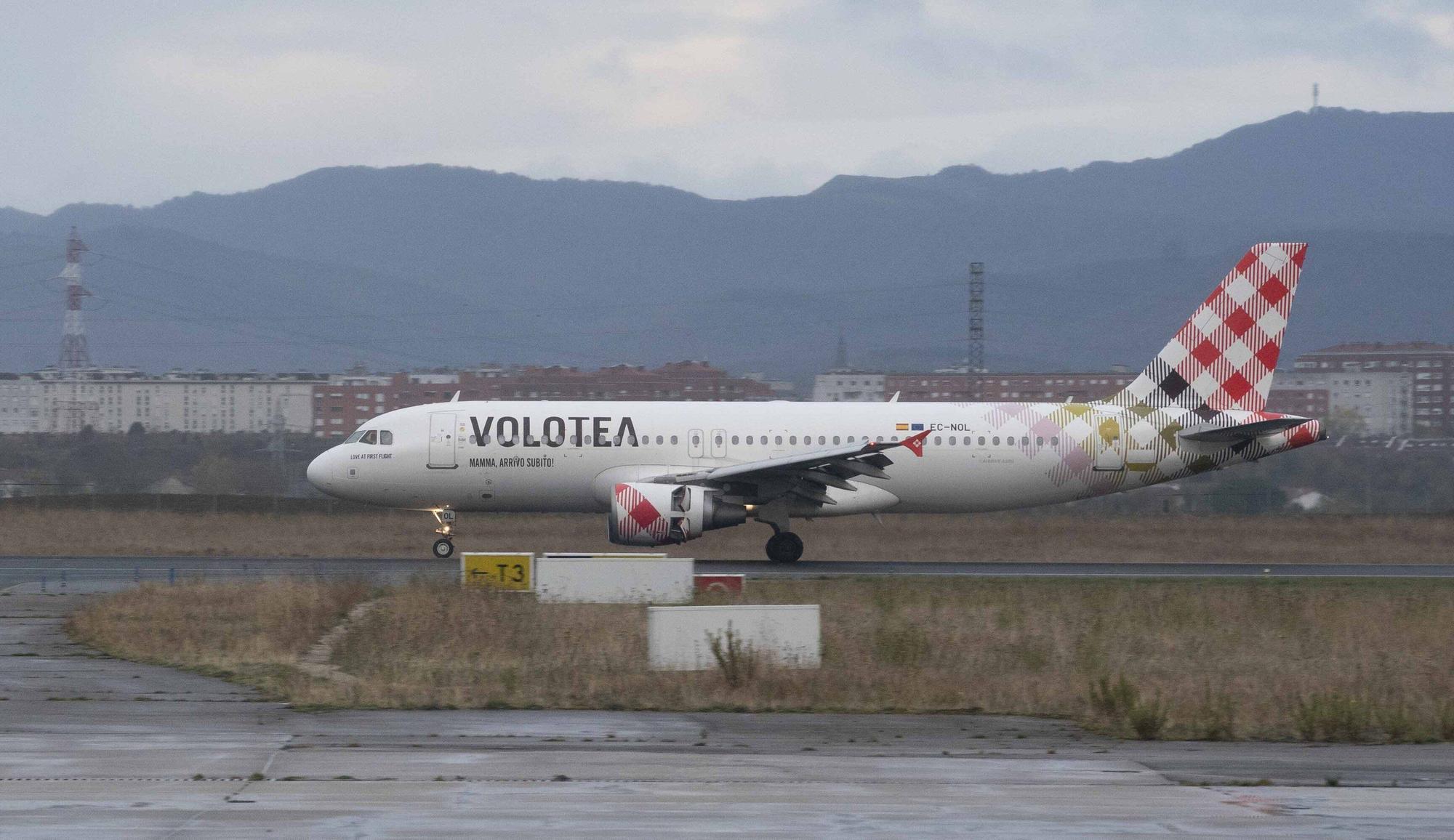 En imágenes: Foronda estrena los vuelos regulares a Barcelona y Madrid