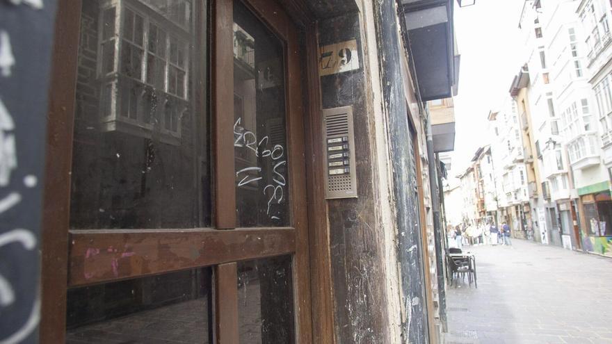 Avanzan las obras para completar el derribo del edificio de Cuchillería 79
