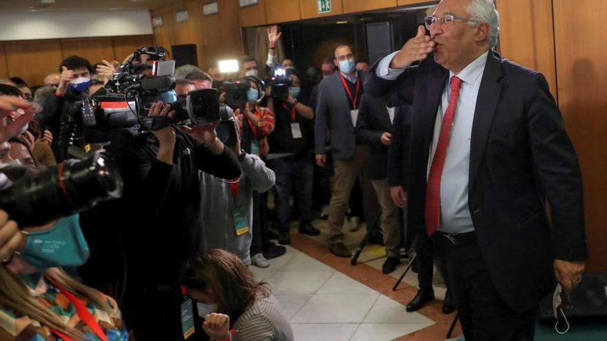 Las urnas alzan a un histórico António Costa y castigan al resto de la izquierda