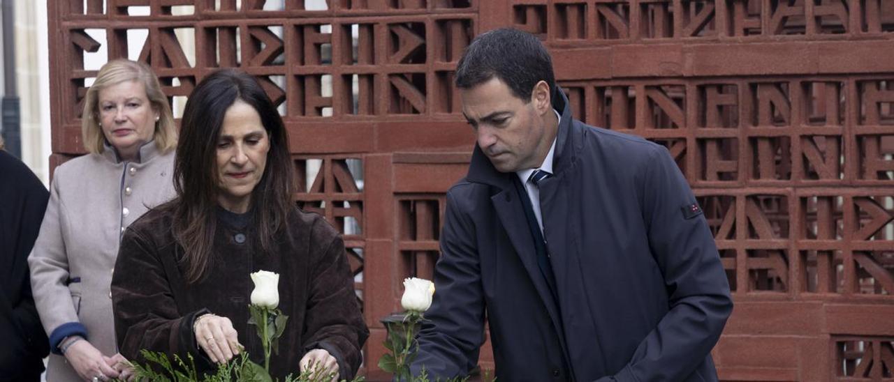 El Parlamento Vasco conmemora el Día de la Memoria con todos los grupos excepto PP y Vox