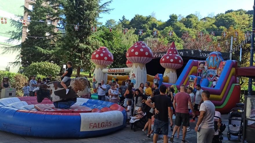 El barrio Kukullaga de Etxebarri celebra tres días de fiestas repletos de música y gastronomía