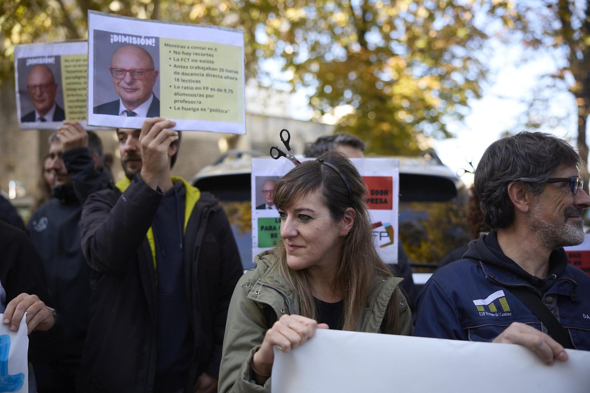 Concentración ante Educación en el marco de la huelga docente en los centros de FP