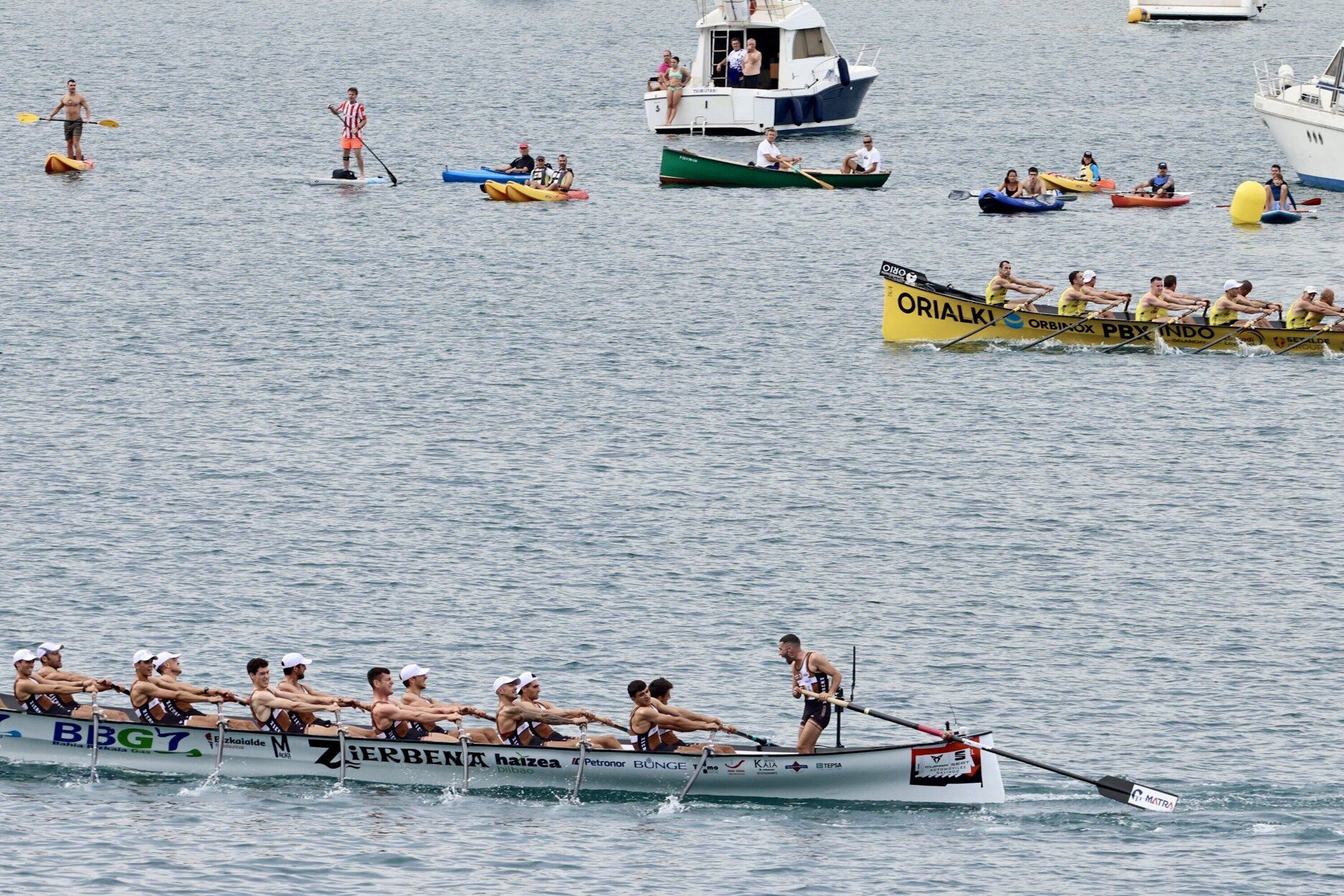 [Fotos] Donostia rema con pasión en la primera jornada de la Bandera de la Concha