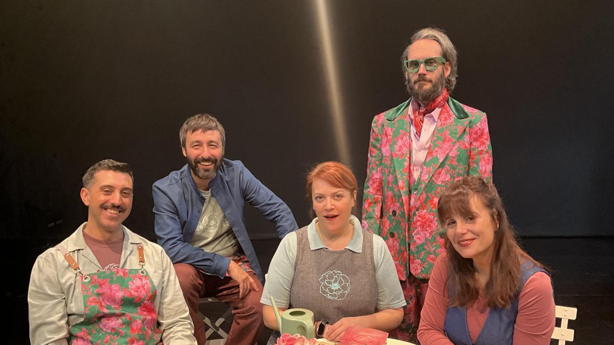 &#039;El lenguaje de las flores&#039; reflexiona sobre cómo ha cambiado el proceso de ligar