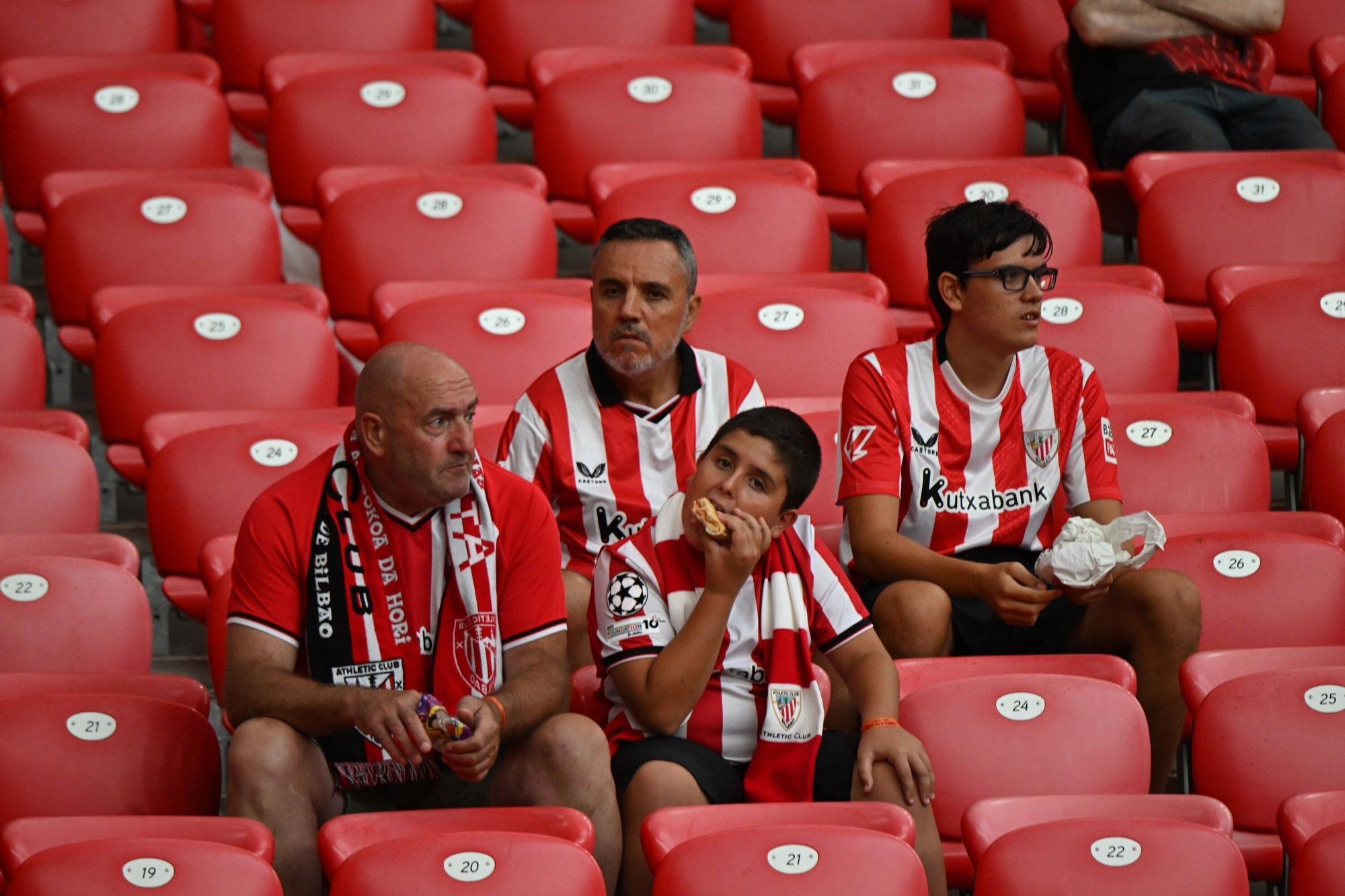 En imágenes: ¿Has estado en San Mamés viendo el Athletic-Sevilla? Búscate en nuestra galería