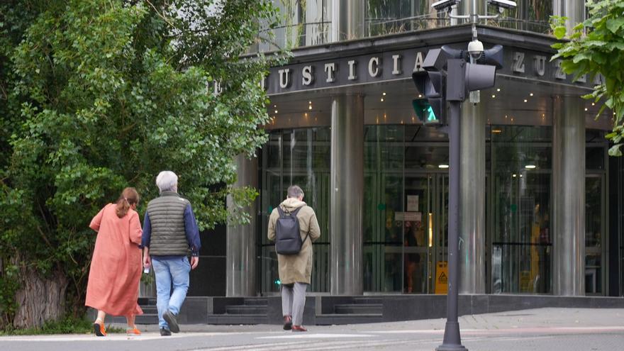 Investigan una presunta agresión sexual de dos niñas de 12 años a otra de 6 en un colegio de Vitoria