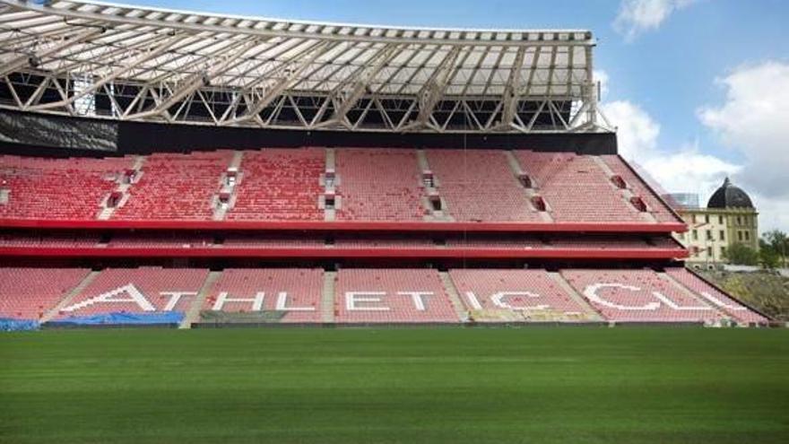 San Mamés ya luce su césped al completo a tres semanas para su inauguración
