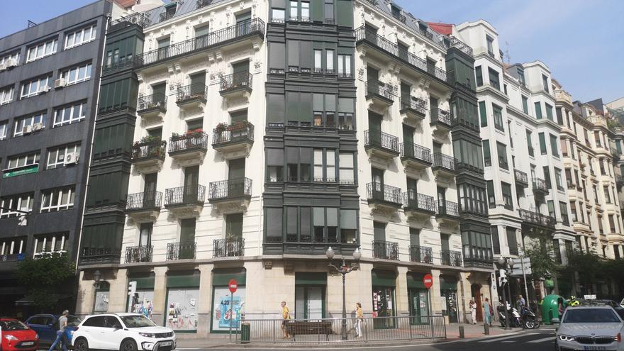 Doce locales que han dejado vacíos  los bancos languidecen por su precio en Bilbao