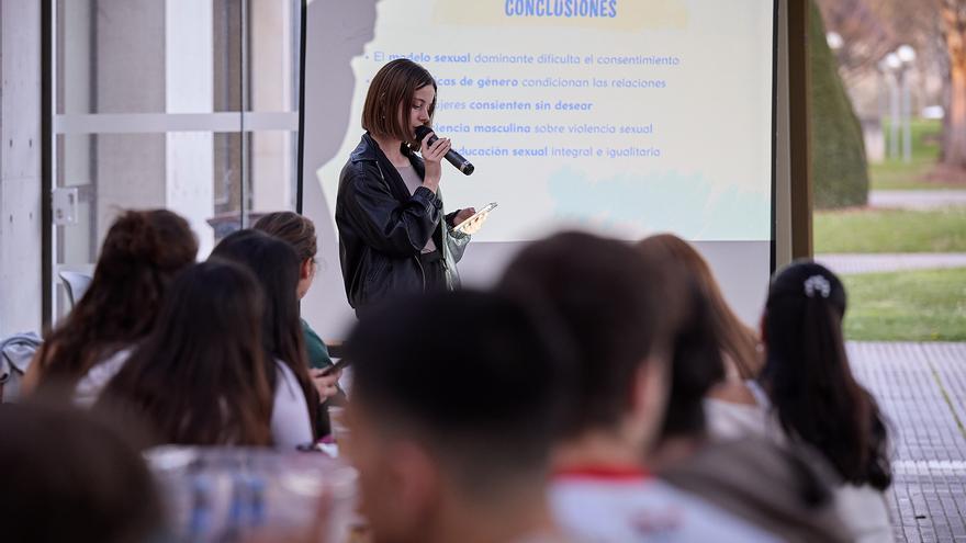 Estudiantes y docentes de la UPNA abordan el consentimiento sexual en la juventud universitaria