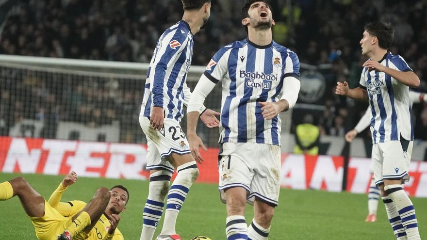 La Real se deja remontar por el Girona (1-2)