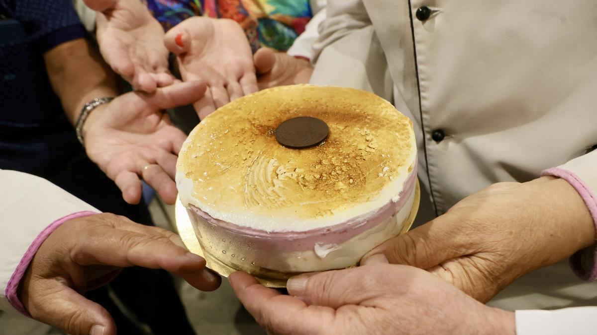 Refrescante tarta para agasajar a la Virgen Blanca.
